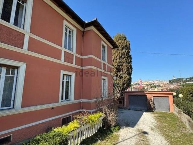 Villetta bifamiliare in vendita di 400 m² in Via Cincinelli, 67