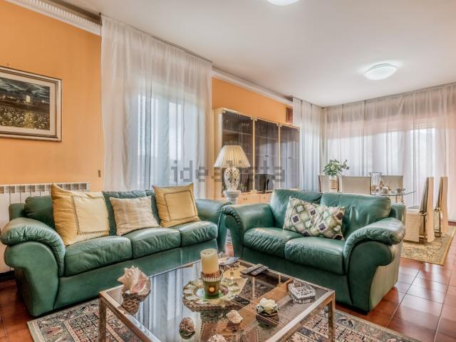 Villetta bifamiliare in vendita di 400 m² in Via Collemeso