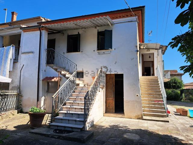 Villetta bifamiliare in vendita di 400 m² in Via d&apos Arezzo