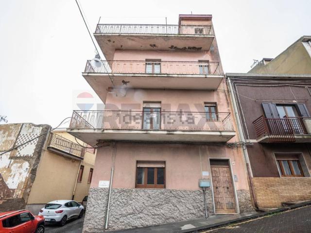 Villetta bifamiliare in vendita di 400 m² in Via San Strazzuso, 4