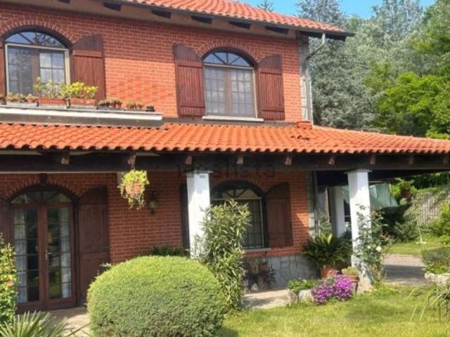 Villetta bifamiliare in vendita di 400 m² in Via del Martinetto, 25