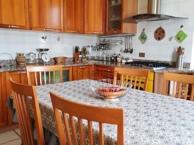 Villetta bifamiliare in vendita di 400 m² in Via Emilia, 1