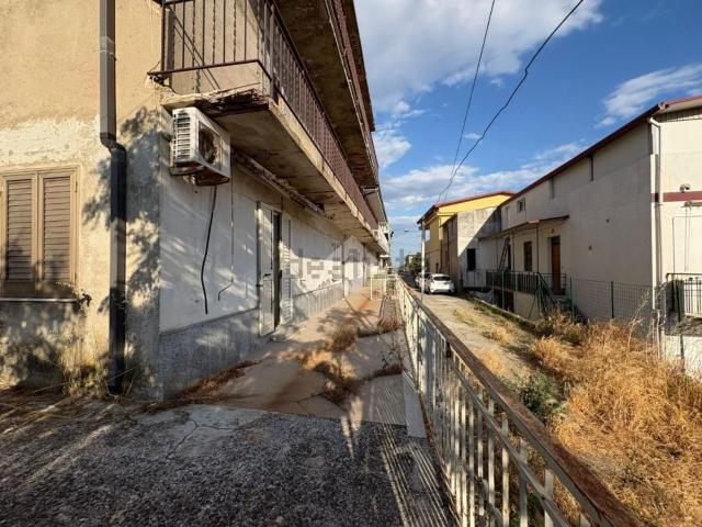 Villetta bifamiliare in vendita di 400 m² in Via G Parisio