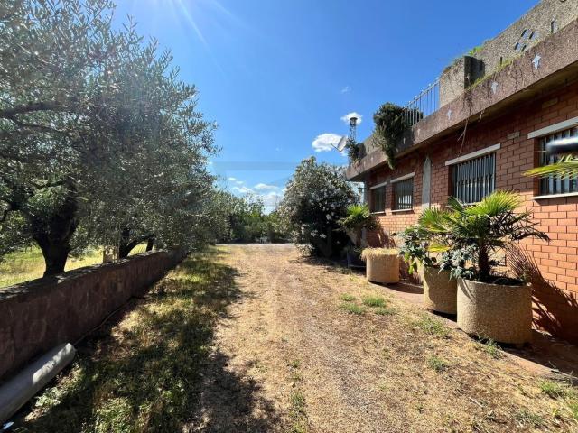 Villetta bifamiliare in vendita di 400 m² in Via Giosuè Carducci