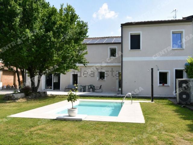 Villetta bifamiliare in vendita di 400 m² in Via Luigi Pirandello