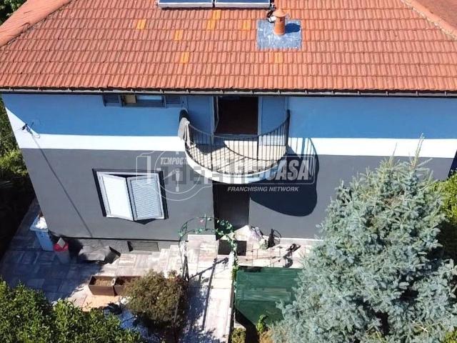 Villetta bifamiliare in vendita di 400 m² in Via Madonna, 19