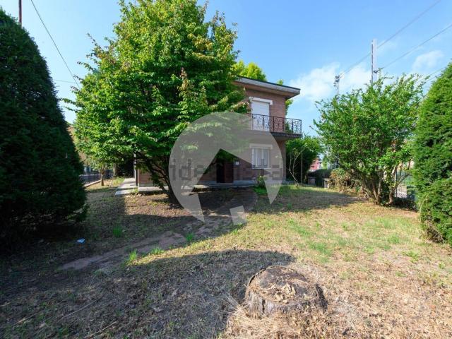 Villetta bifamiliare in vendita di 400 m² in Via Matilde di Canossa, 2