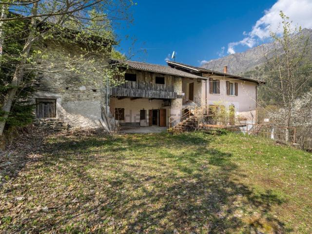 Villetta bifamiliare in vendita di 400 m² in Via Nazionale