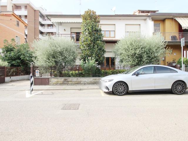 Villetta bifamiliare in vendita di 400 m² in Via Niccolò Paganini