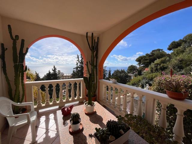 Villetta bifamiliare in vendita di 400 m² in Via orizzonte, 11