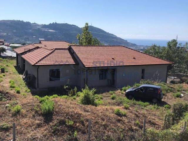 Villetta bifamiliare in vendita di 400 m² in Via Periane