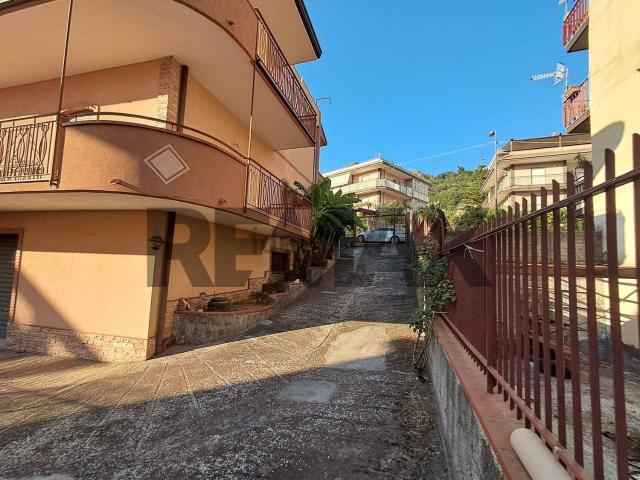 Villetta bifamiliare in vendita di 400 m² in Via Regina Margherita, 155