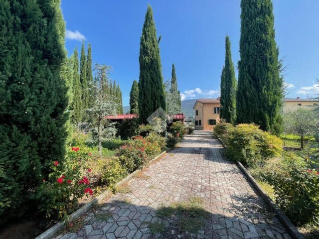 Villetta bifamiliare in vendita di 400 m² in Via S. Maria della Spina, 53