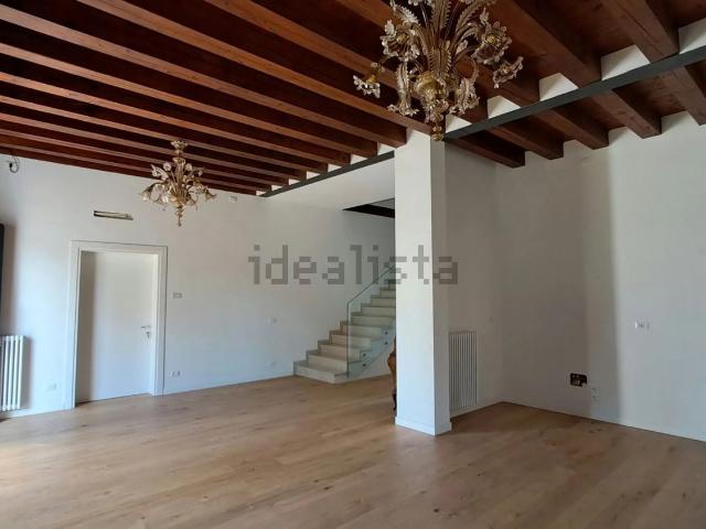 Villetta bifamiliare in vendita di 400 m²