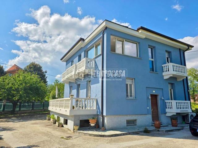 Villetta bifamiliare in vendita di 400 m²