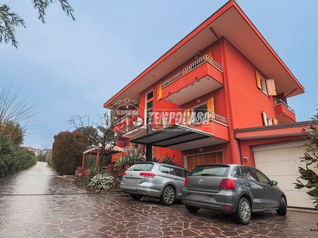 Villetta bifamiliare in vendita di 407 m² in Via Cavour