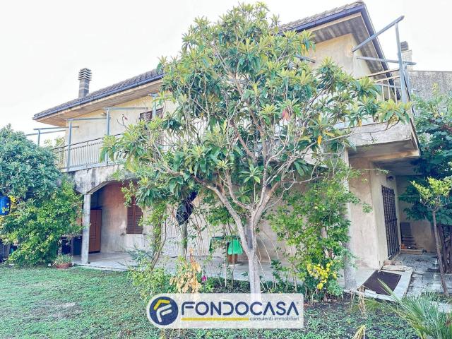 Villetta bifamiliare in vendita di 405 m² in Via di Tolignano