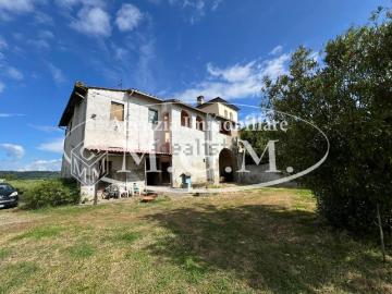 Villetta bifamiliare in vendita di 405 m² in Via Francesca Sud