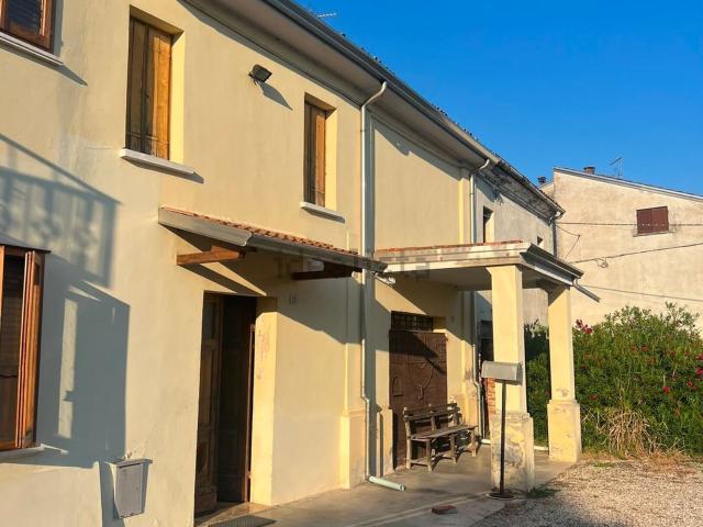 Villetta bifamiliare in vendita di 410 m² in Strada Mirasole, 10