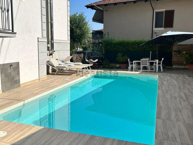 Villetta bifamiliare in vendita di 410 m² in Via dell&apos Arazzeria