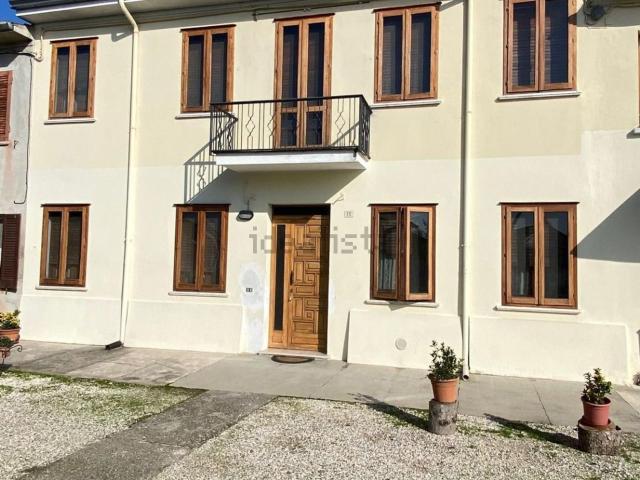 Villetta bifamiliare in vendita di 410 m²