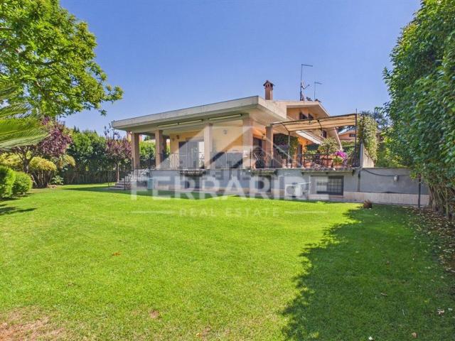 Villetta bifamiliare in vendita di 411 m² in Via dei Casali Santovetti, 61