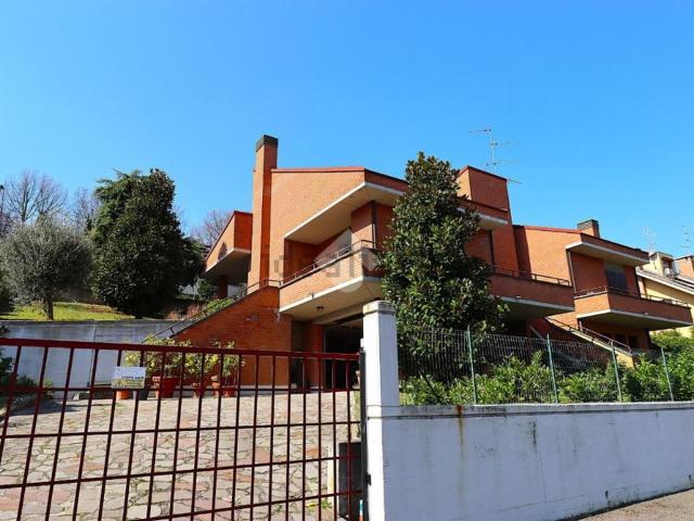 Villetta bifamiliare in vendita di 411 m² in Via Niger, 19