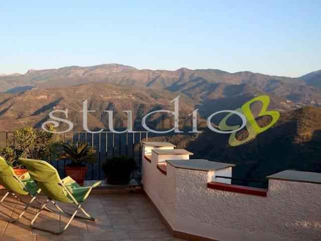 Villetta bifamiliare in vendita di 412 m² in Via Antonio Gramsci, 19