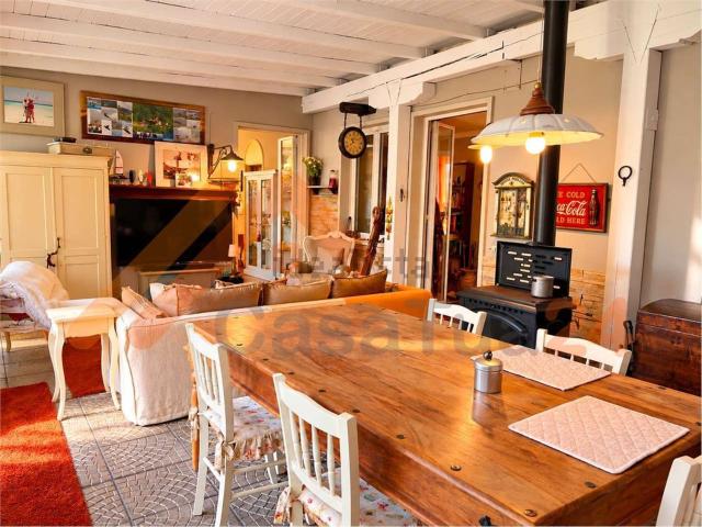 Villetta bifamiliare in vendita di 417 m² in Via San Benedetto da Norcia, 8