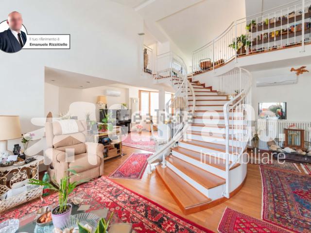 Villetta bifamiliare in vendita di 417 m² in Via Sirio, 15