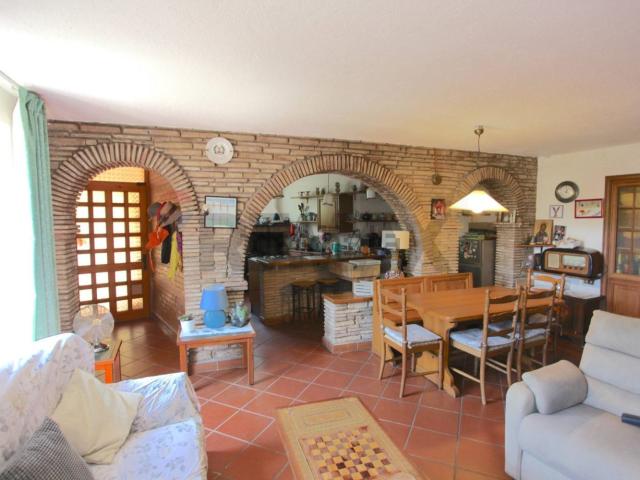 Villetta bifamiliare in vendita di 414 m²