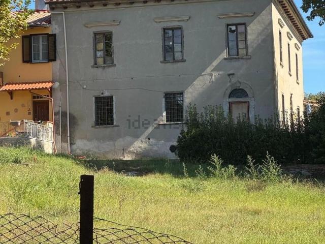 Villetta bifamiliare in vendita di 415 m² in Via Aiaccia