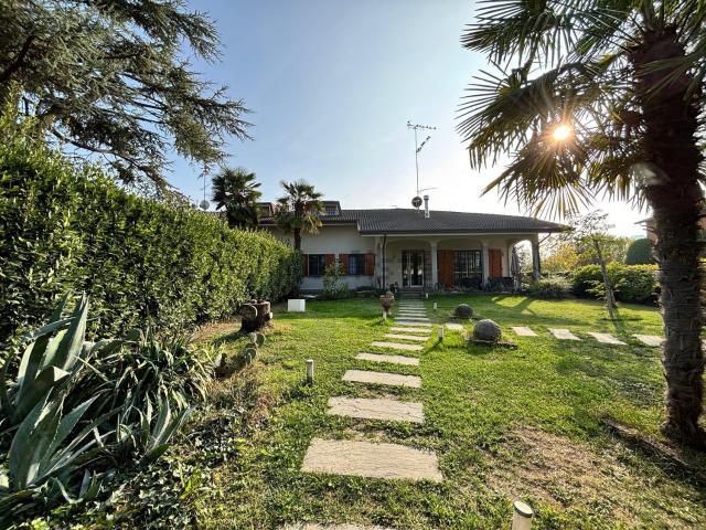 Villetta bifamiliare in vendita di 415 m² in Via Cantagallo, 69