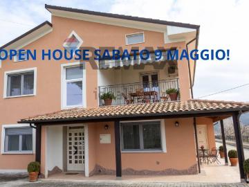 Villetta bifamiliare in vendita di 418 m²