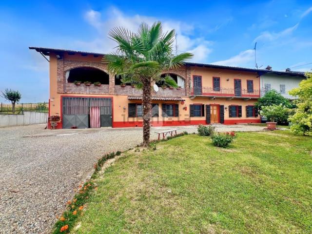 Villetta bifamiliare in vendita di 423 m² in Via della Repubblica, 24
