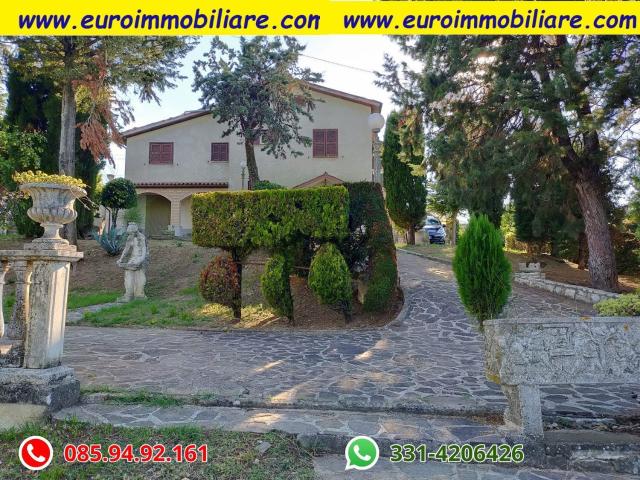 Villetta bifamiliare in vendita di 420 m² in Frazione villa rossi