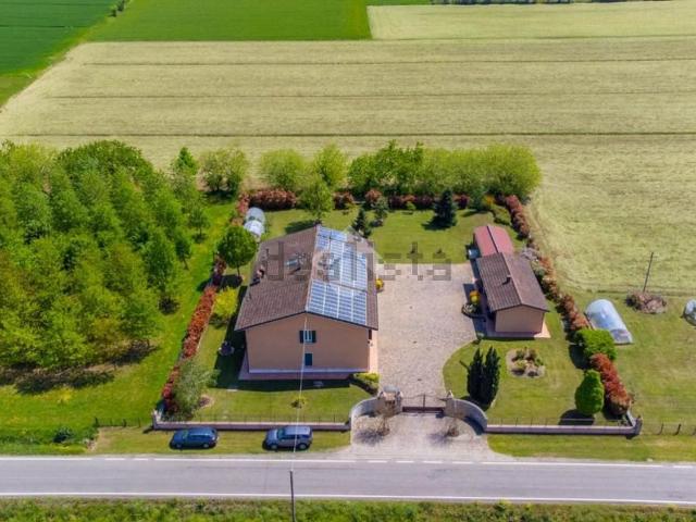 Villetta bifamiliare in vendita di 420 m² in Strada Pescatora, 1
