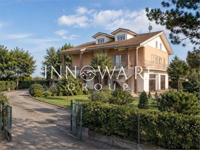 Villetta bifamiliare in vendita di 420 m² in Strada Provinciale San Girio