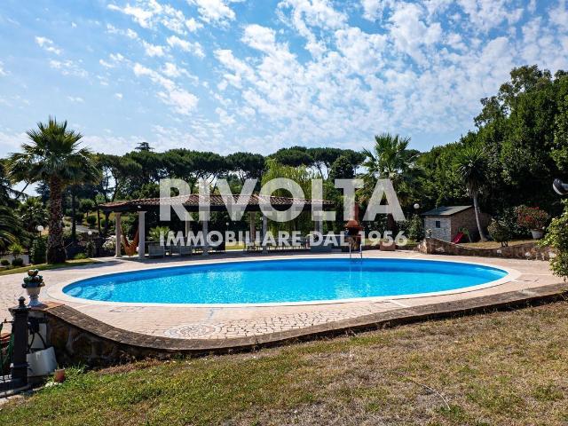 Villetta bifamiliare in vendita di 420 m² in Via della Giustiniana