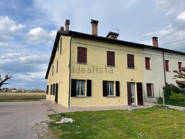 Villetta bifamiliare in vendita di 420 m² in Via Fiumazzo