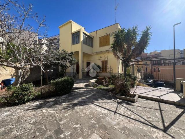 Villetta bifamiliare in vendita di 420 m² in Via Friuli, 16