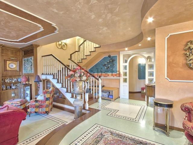 Villetta bifamiliare in vendita di 420 m²