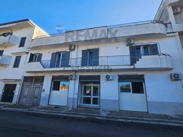 Villetta bifamiliare in vendita di 420 m²