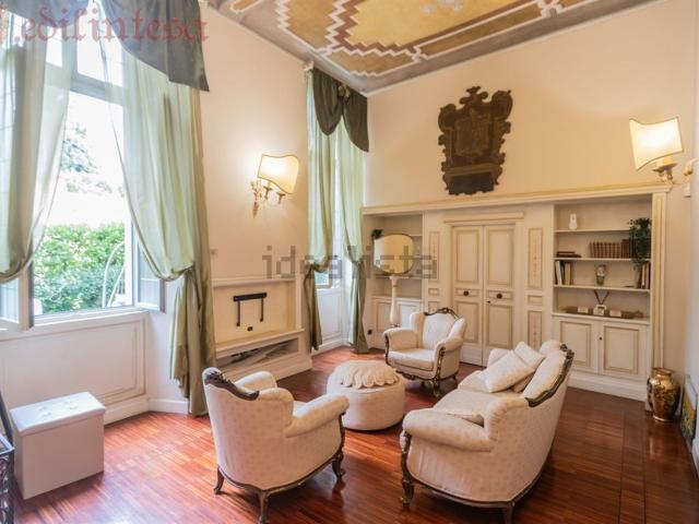 Villetta bifamiliare in vendita di 421 m² in Via Parrocchiale, 3