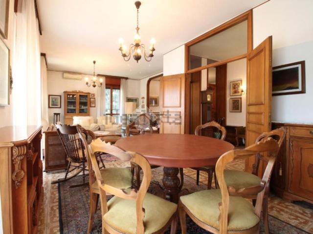 Villetta bifamiliare in vendita di 422 m²