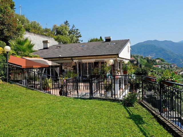 Villetta bifamiliare in vendita di 425 m² in Via Caperana Case Sparse, 17