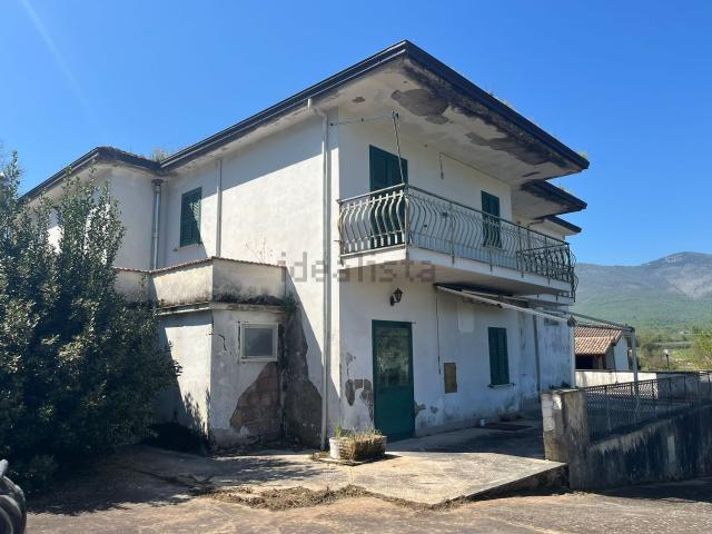 Case e ville in vendita di 425 m² in Via Selvi Pozzo La Corte, 8