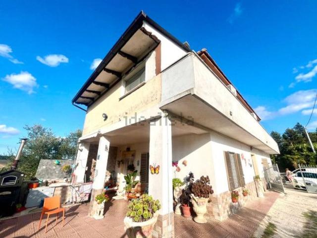 Villetta bifamiliare in vendita di 428 m² in Via Torino, 2005