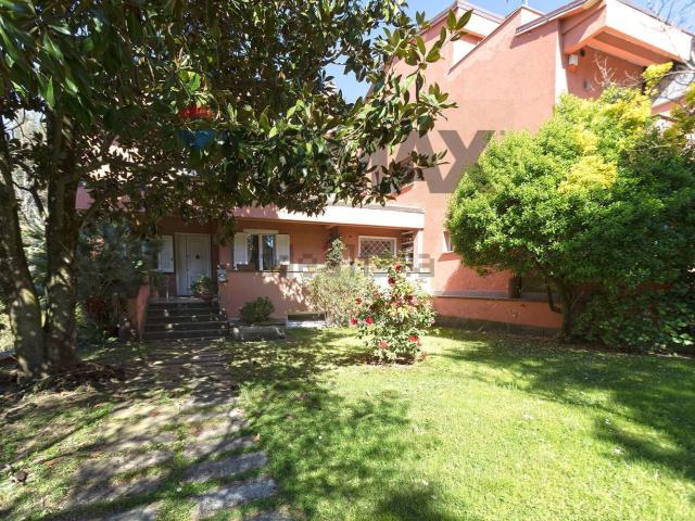 Villetta bifamiliare in vendita di 429 m² in Via Po