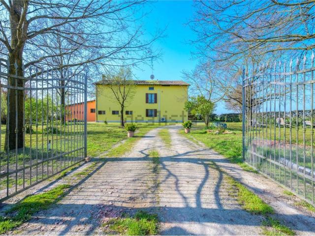 Villetta bifamiliare in vendita di 433 m² in Via Cicerone, 1